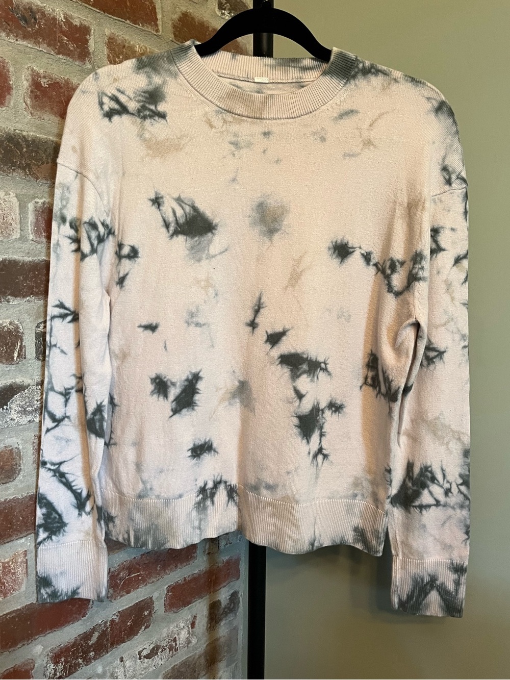 lululemon athletica Women's Tie-Dye Crewneck Sweater in Light Pink and Charcoal